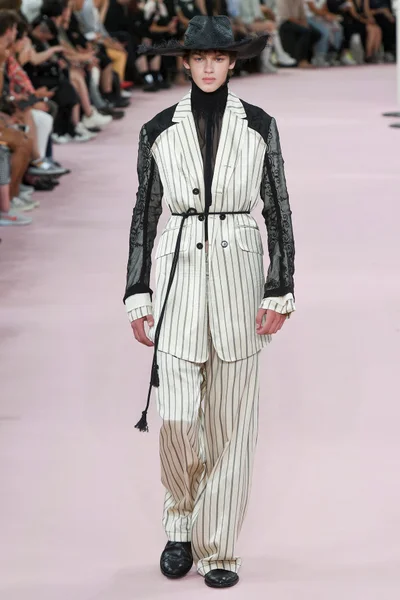 Look 14